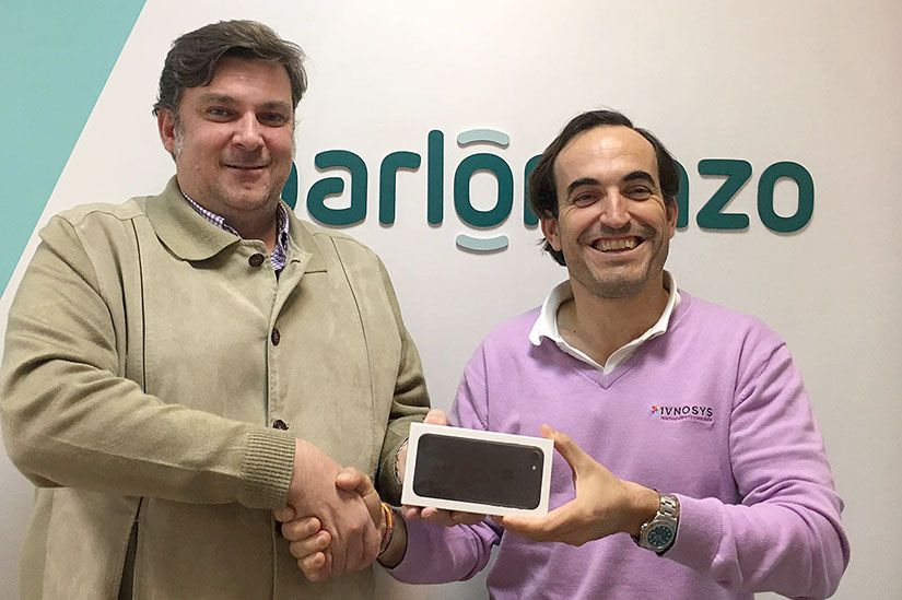 Ivnosys entrega el iPhone 7 del sorteo de Foro Asesores a Parlorenzo Asesores